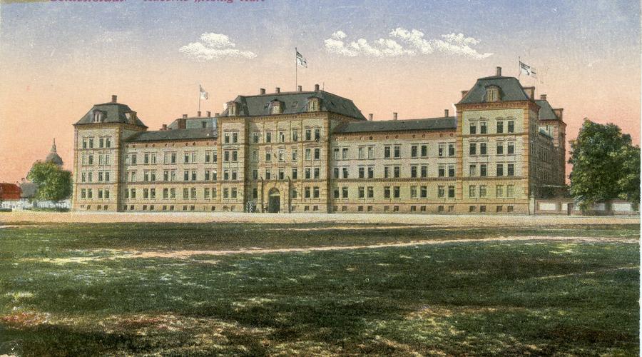 Carte postale représentant la Kaserne König Karl vers 19014, renommée caserne Schweisguth après l'armistice de 1918.