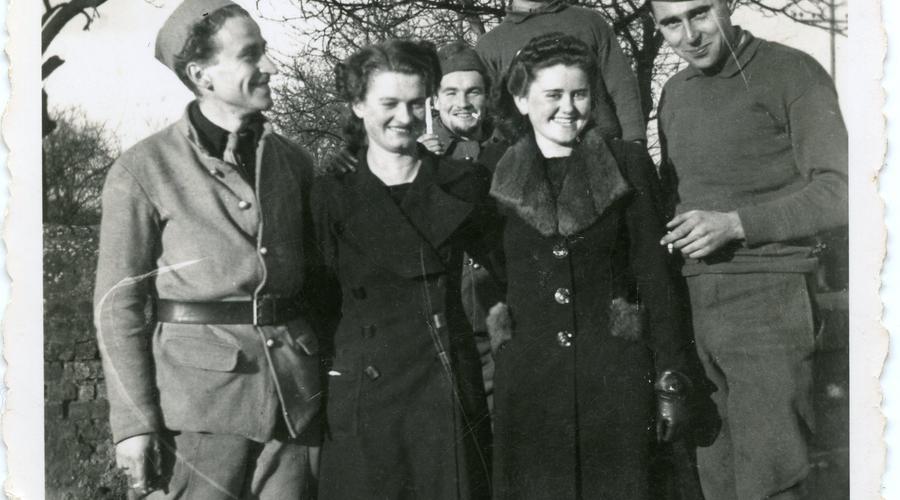 Au Fort Ducrot à Mundolsheim, entre Septembre 1939 et Juin 1940. Albert Drouan se trouve à gauche. 