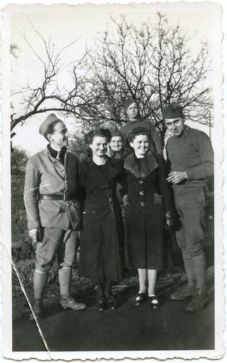 Au Fort Ducrot à Mundolsheim, entre Septembre 1939 et Juin 1940. Albert Drouan se trouve à gauche. 