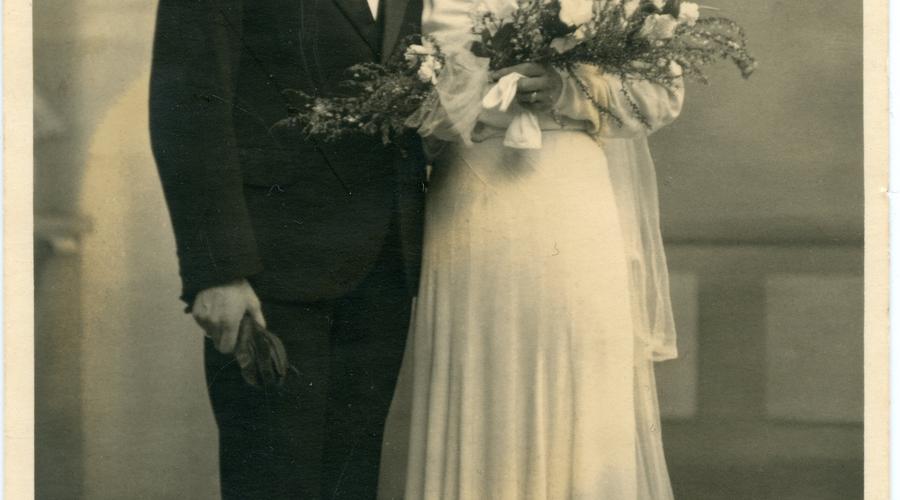 Les mariés Simone et Albert, unis le 31 Décembre 1940 à Lengronne, en Normandie. 