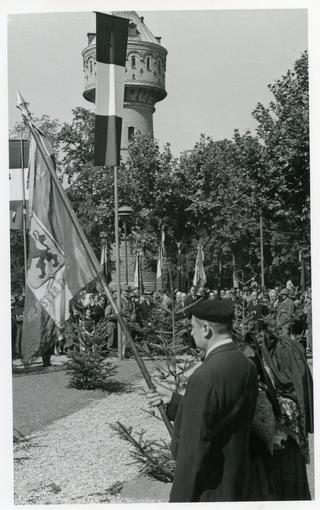 Nous pouvons apercevoir le château d'eau de Sélestat lors de la commémoration du 14 Juillet.