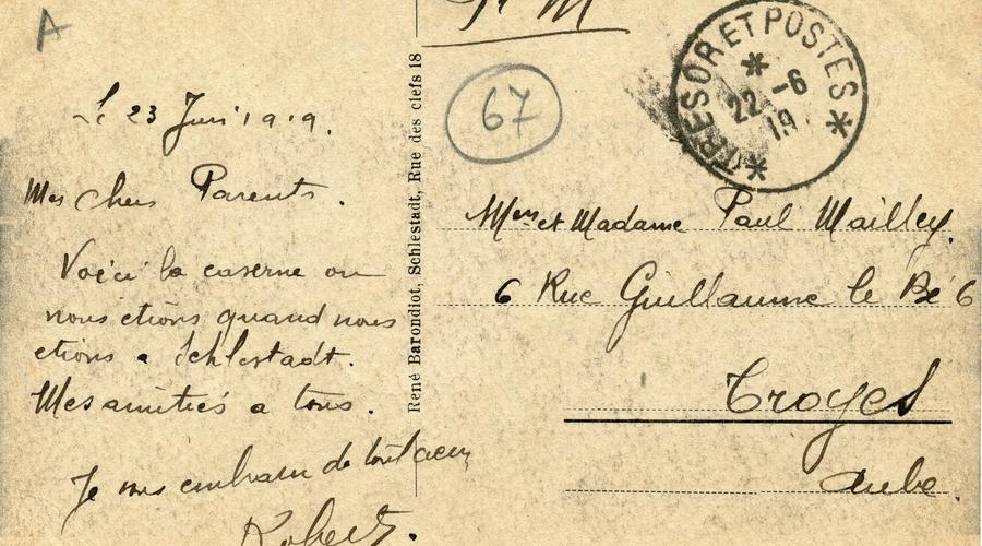 Verso. Auteur inconnu, carte postale envoyée le 23 Juin 1919. L'auteur de cette carte postale présente l'École Normale comme une caserne militaire. Nous supposons que pendant la Première Guerre Mondiale ce bâtiment a été utilisé comme tel. 