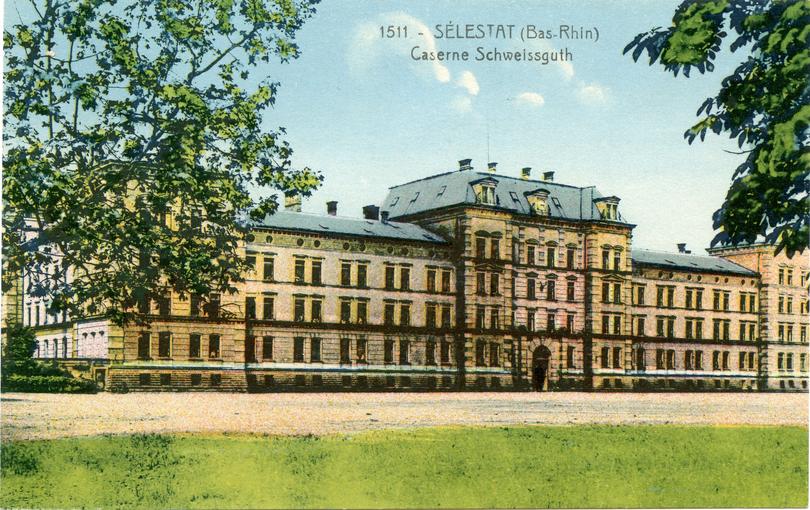 Carte postale représentant la Caserne Schweisguth, après 1918. 