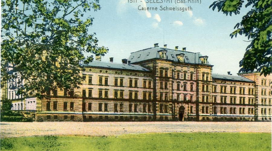 Carte postale représentant la Caserne Schweisguth, après 1918. 
