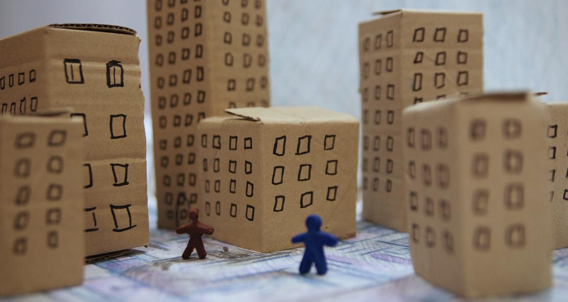 Des immeubles représentés sous formes de cartons