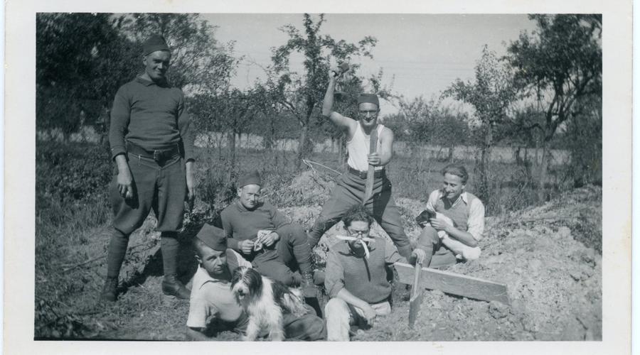 Au Fort Ducrot à Mundolsheim, entre Septembre 1939 et Juin 1940. Albert Drouan se trouve à droite.