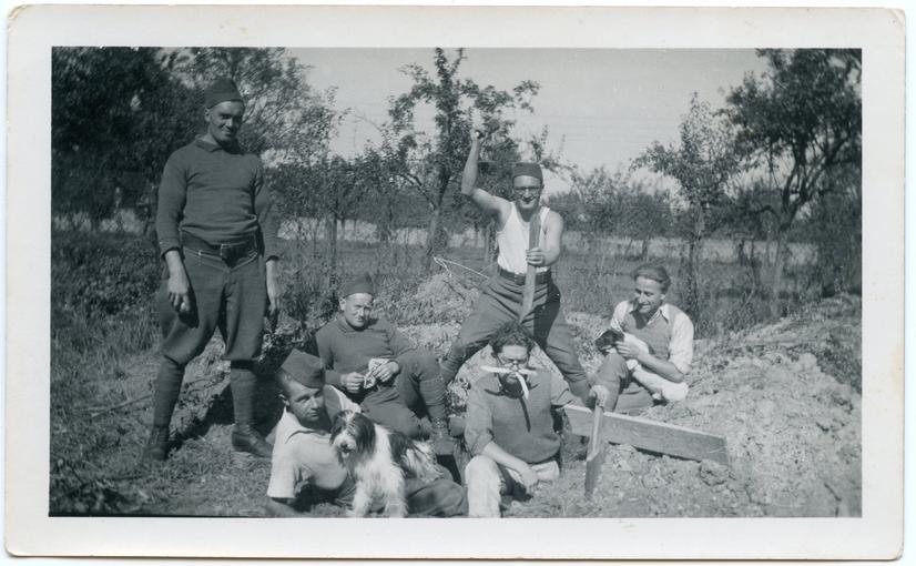 Au Fort Ducrot à Mundolsheim, entre Septembre 1939 et Juin 1940. Albert Drouan se trouve à droite.