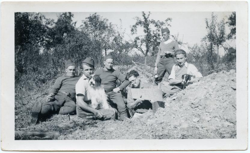 Au Fort Ducrot à Mundolsheim, entre Septembre 1939 et Juin 1940. Albert Drouan se trouve à droite.