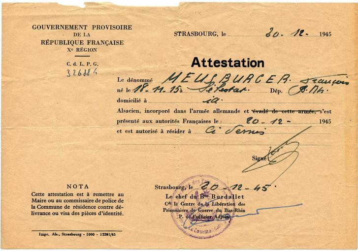 Attestation qui prouve que François Meusburger a été incorporé dans l'armée allemande et qui l'autorise à retourner à Sélestat, après avoir été fait prisonnier par les américains aux Etats-Unis (voir la chronologie ci-dessus). Signée le 20 Décembre 1945.