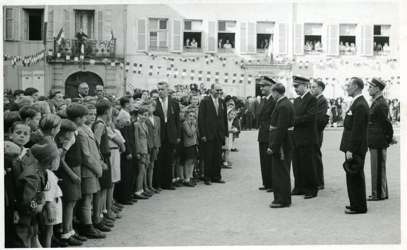 Bernard Cornut-Gentille va à la rencontre des habitantes et habitants. 