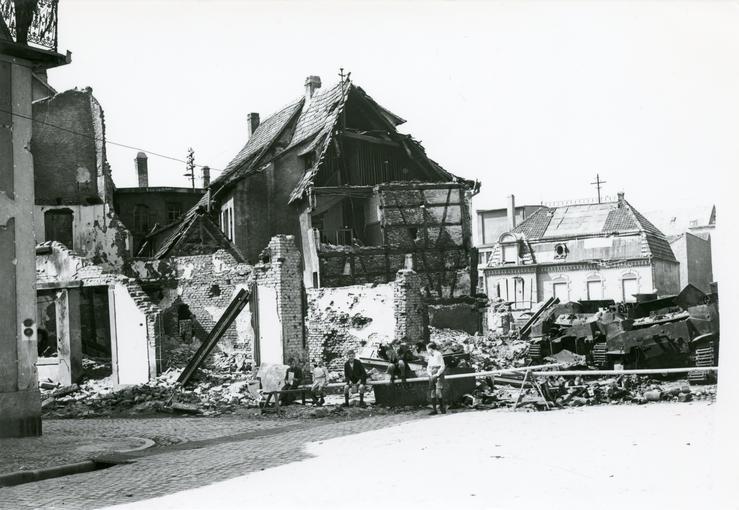 Décembre 1944. Pâté de maisons démoli à l'angle de la rue d'Iéna et du Neja Waj.