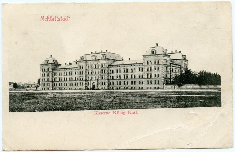 Carte postale représentant la Kaserne König Karl vers 1900, renommée la caserne de Schweisguth après l'armistice de 1918. Un série de cartes postales a été retrouvée dans le fonds de Monsieur Siegel. 