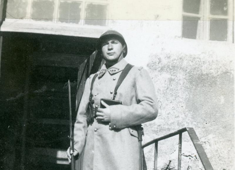 François Meusburger en soldat français, au 155e Régiment d'Infanterie Forteresse, en Octobre 1936.