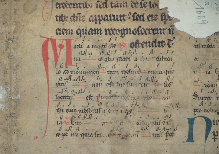 Registre de la justice de Kintzheim (DD59-4-2 - 1589-1669). Le parchemin, probablement plus ancien, utilisé en réemploi (ou remploi) comporte de nombreuses lettrines colorées.