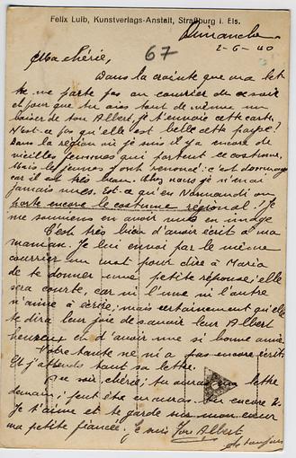 Verso de la carte postale. "Dans la région où je suis il y a encore de vieilles femmes qui portent ce costume. Mais les jeunes ont renoncé : c'est dommage car il est très beau."