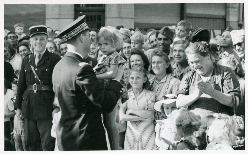 Première visite officielle de Bernard Cornut-Gentille, Préfet du Bas-Rhin, à Sélestat le 25 Juillet 1945.