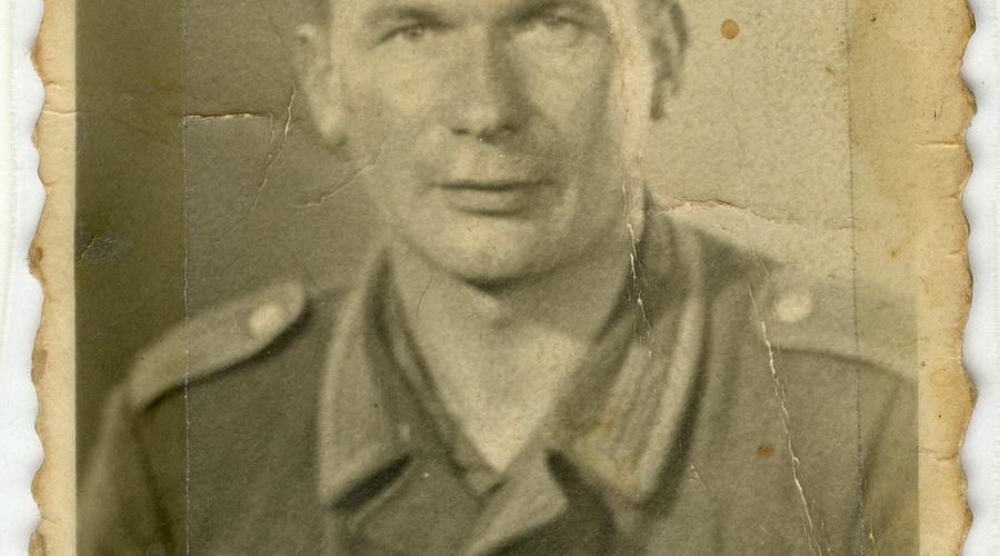 François Meusburger en uniforme allemand. Incorporé de force dans la Wehrmacht le 19 Avril 1943.