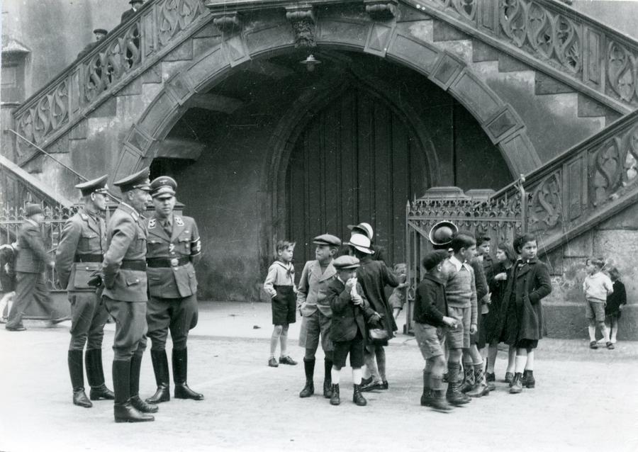 Avant la libération de Sélestat, les soldats de l'armée allemande sont toujours présents au centre-ville.