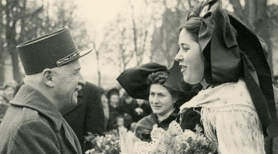 Le Général Monsabert et Mme Simone Beuglot le 4 Mars 1945