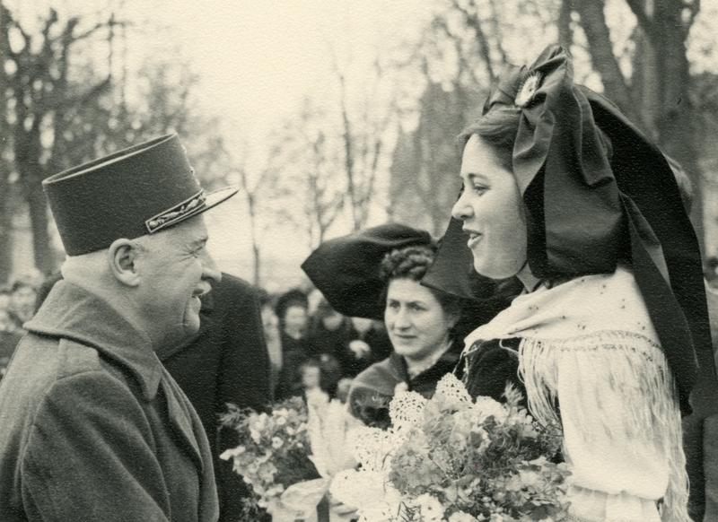 Le Général Monsabert et Mme Simone Beuglot le 4 Mars 1945