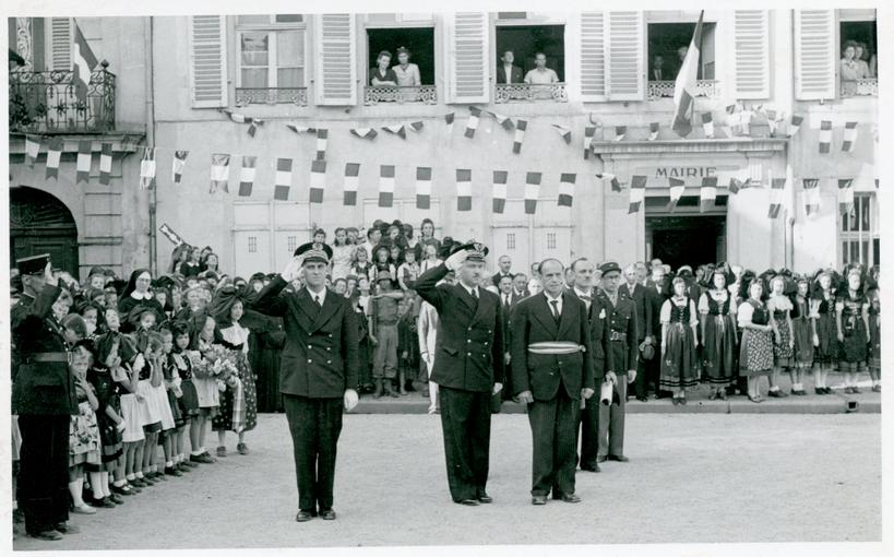 Le Préfet du Bas-Rhin Bernard Cornut-Gentille en compagnie du Maire de Sélestat Jean Meyer (avec le bandeau tricolore).