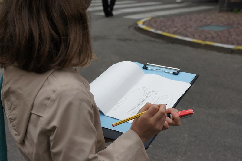 Un enfant qui dessine