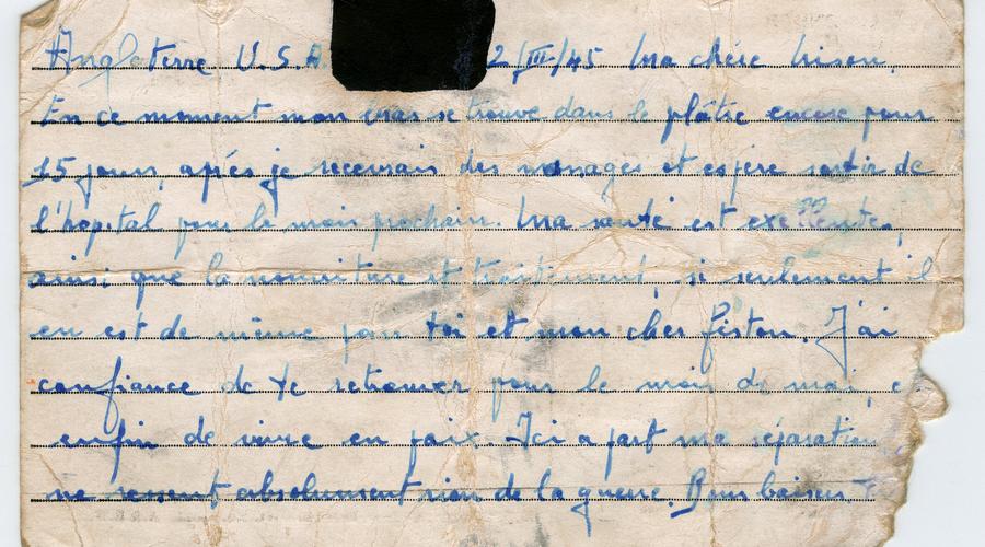 Verso de la carte postale, envoyée le 2 Mars 1945. Nous supposons que la tâche noire est une partie du texte censuré.