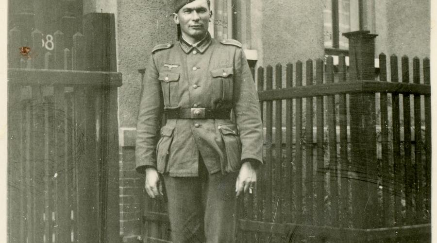 François Meusburger, en tenue de soldat allemand. Octobre 19343. 