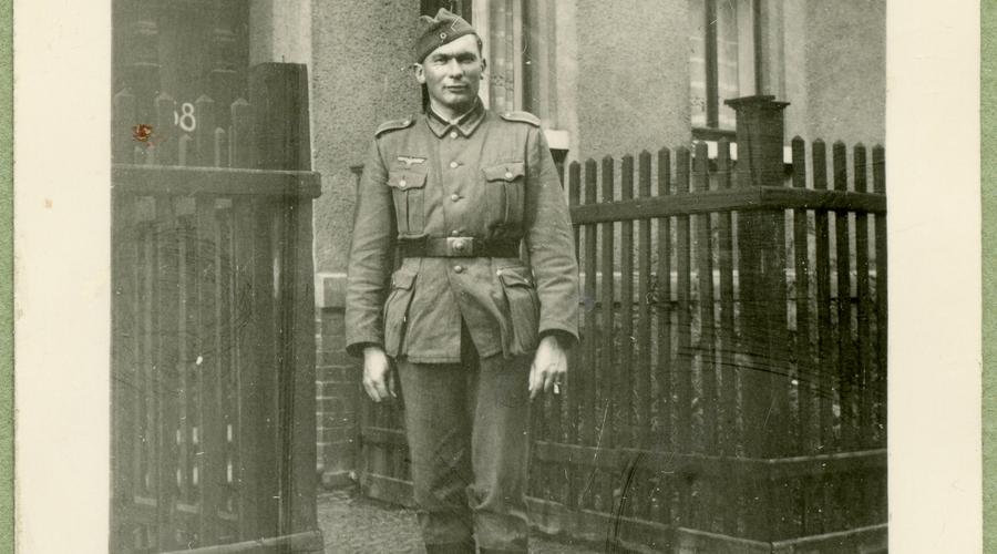 François Meusburger, en tenue de soldat allemand. Octobre 19343. 