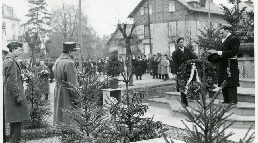 Discours du Maire Joseph Klein devant le Général de Lattre de Tassigny et le Général Touzet du Vigier.