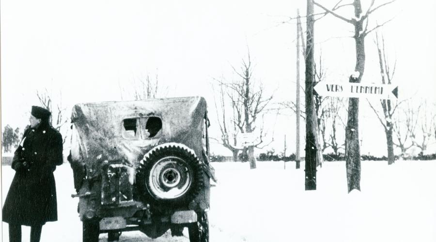 Les colonnes de soldats progressent vers le front qui s'est déplacé à l'Est de la ville, vers la route qui mène à Marckolsheim.