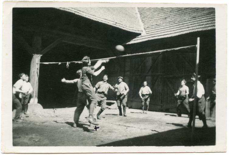 Au Fort Ducrot, à Mundolsheim entre 1939-40. 