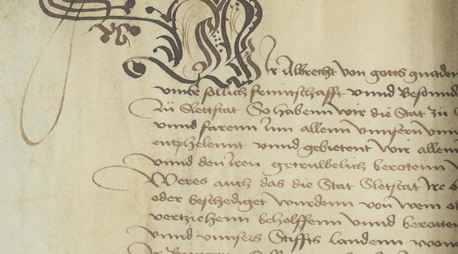 Lettre de protection d'Albrecht, évêque de Strasbourg, pour la ville de Sélestat (AA111 - 1479). La lettrine représente un W.