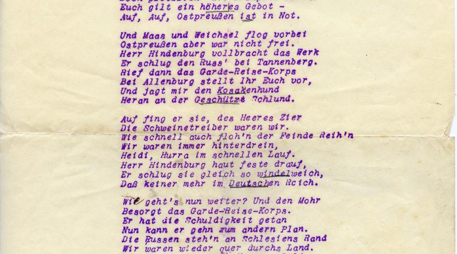 Chant militaire allemand dont voici un extrait traduit: "Nous sommes le Corps d’Armée voyageur Nous proposons trois machines et sillonnons, quand quelque part, Une armée assiège, alors on nous appelle et nous venons vite, Pour tenter à nouveau la chance, Ainsi ne veulent ils plus nous voir, Au revoir, vous pouvez partir