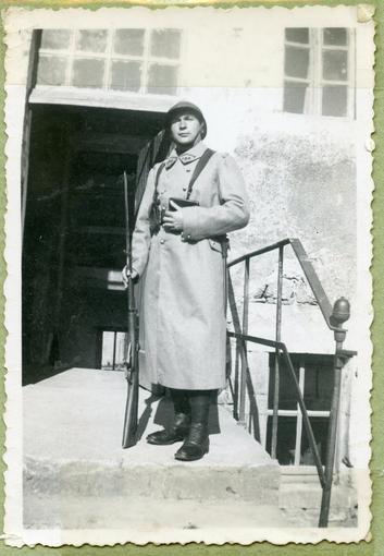 François Meusburger en tenue de soldat français, Octobre 1936. 