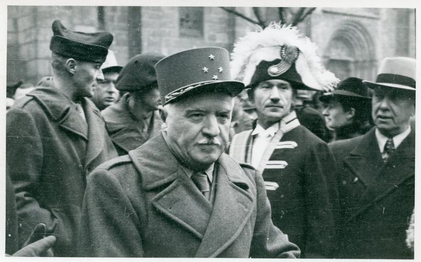 Fête de la Libération le 4 Mars 1945, visite du Général Monsabert à Sélestat. 